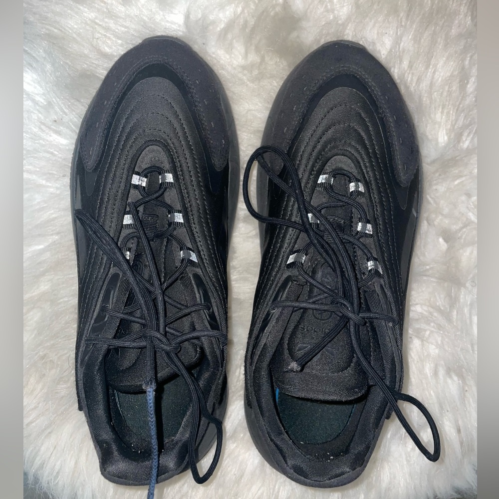 Grade School sz7 adidas Originals “Ozelia” Black/Black